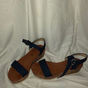 Flatform sandals